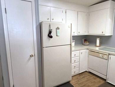 THIS HOME IS ON LEASED LAND WITH A MONTHLY LOT RENT AT $650 AND - photo 26