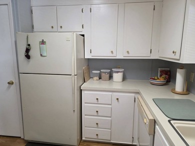 THIS HOME IS ON LEASED LAND WITH A MONTHLY LOT RENT AT $650 AND - photo 27