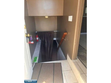 Very nicely appointed home. In a very nice area. 3 Bedroom 1.75 - photo 28