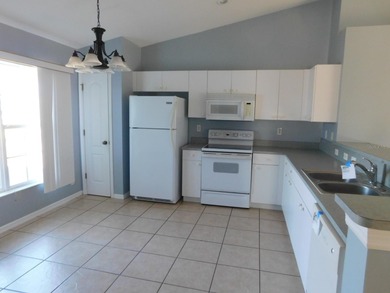 Nice home with 3 bedroom, 2 baths, rear screened porch. Open - photo 4
