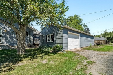 Bigger than it looks and packed with value this 5 bedroom, 2 - photo 4