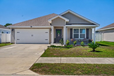 Welcome to 51 Silverthorn Street in Freeport -- a stylish and - photo 3