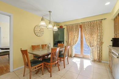 Charming 3-Bd. House with Deck & Patio on Leafy, Private - photo 11