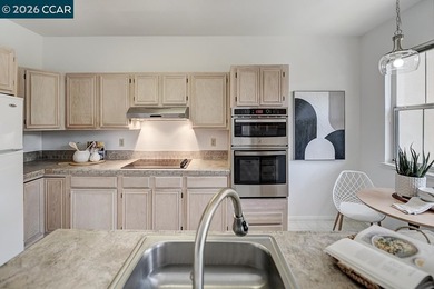Rarely available penthouse location with beautiful treetop and - photo 14