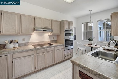 Rarely available penthouse location with beautiful treetop and - photo 15