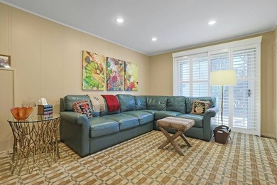 Charming 3-Bd. House with Deck & Patio on Leafy, Private - photo 16