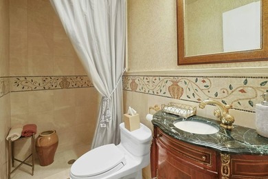 Charming 3-Bd. House with Deck & Patio on Leafy, Private - photo 18