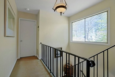 Charming 3-Bd. House with Deck & Patio on Leafy, Private - photo 19