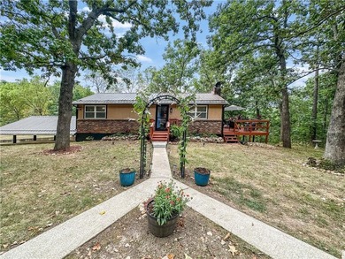 Lake of the Ozarks Home For Sale in Edwards Missouri