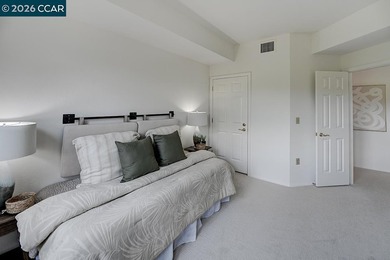 Rarely available penthouse location with beautiful treetop and - photo 24