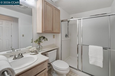 Rarely available penthouse location with beautiful treetop and - photo 26