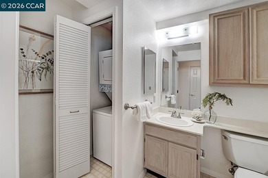 Rarely available penthouse location with beautiful treetop and - photo 27