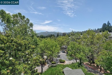 Rarely available penthouse location with beautiful treetop and - photo 30