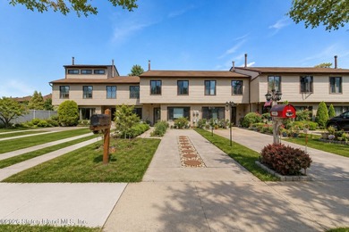 GORGEOUS BIG 18 FIT WIDE 3BD 2 BATH TOWNHOUSE CONDO IN - photo 2