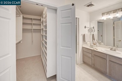 Rarely available penthouse location with beautiful treetop and - photo 33