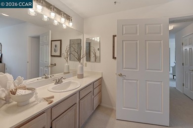 Rarely available penthouse location with beautiful treetop and - photo 36