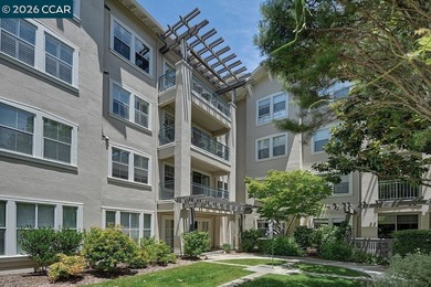 Rarely available penthouse location with beautiful treetop and - photo 38