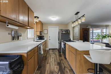 Tastefully updated single-level home in the heart of Coos Bay! - photo 5