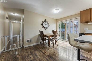 Tastefully updated single-level home in the heart of Coos Bay! - photo 8