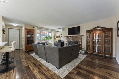 Tastefully updated single-level home in the heart of Coos Bay! - photo 10