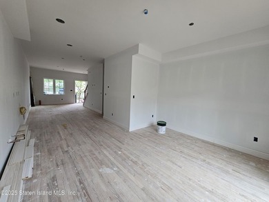 Newly built 3 bedrooms, 3 bathrooms house with lots of day - photo 2