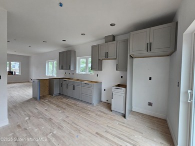 Newly built 3 bedrooms, 3 bathrooms house with lots of day - photo 5