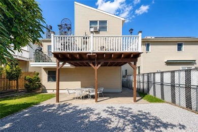 Welcome to this exceptional fully detached 2-family home - photo 7