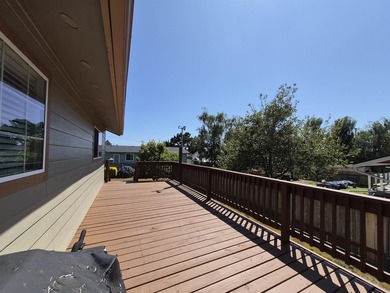 Beautifully Maintained Home Near the Ocean & Redwood National - photo 11
