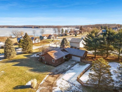 Lake Home For Sale in Leesburg, Indiana