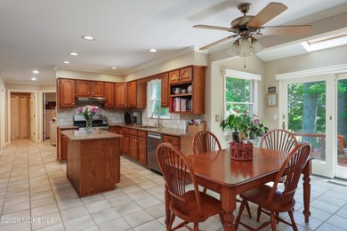 Spacious 5-bedroom, 3-bath Colonial situated on a quiet - photo 13