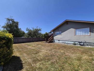 Beautifully Maintained Home Near the Ocean & Redwood National - photo 15
