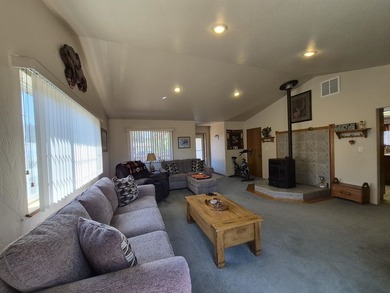 Beautifully Maintained Home Near the Ocean & Redwood National - photo 19