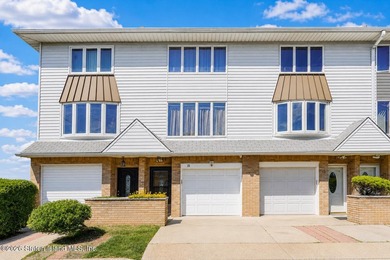 Welcome to 25 Peggy Lane! This beautifully updated 2-bedroom - photo 1