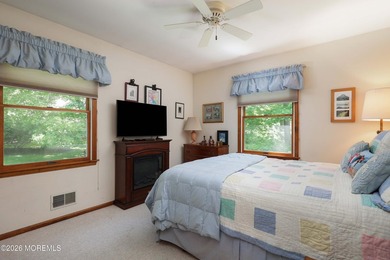 Spacious 5-bedroom, 3-bath Colonial situated on a quiet - photo 22