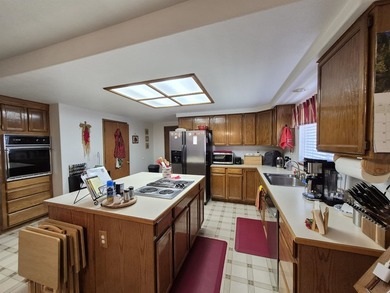 Beautifully Maintained Home Near the Ocean & Redwood National - photo 23
