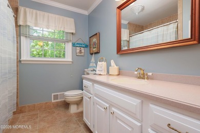 Spacious 5-bedroom, 3-bath Colonial situated on a quiet - photo 24