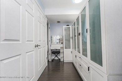Welcome to 25 Peggy Lane! This beautifully updated 2-bedroom - photo 4