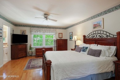 Spacious 5-bedroom, 3-bath Colonial situated on a quiet - photo 27