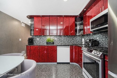 Welcome to 25 Peggy Lane! This beautifully updated 2-bedroom - photo 8