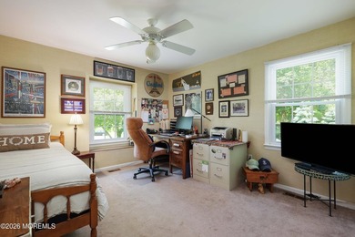 Spacious 5-bedroom, 3-bath Colonial situated on a quiet - photo 31