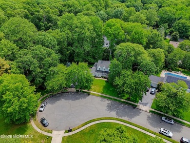 Spacious 5-bedroom, 3-bath Colonial situated on a quiet - photo 35