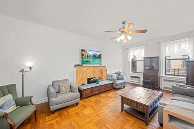 Top-floor living, classic pre-war character,& approximately 900 - photo 2