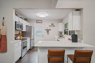 *Eligible for a VA assumption with a 5.25% rate* Move-in ready - photo 9