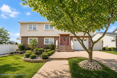 Welcome to 43 Valdemar Avenue, located in the highly - photo 4