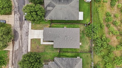 Welcome to this beautifully designed single-story home offering - photo 8