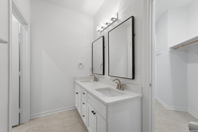 Welcome to this beautifully designed single-story home offering - photo 10
