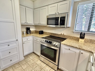 2 Bed + Den Townhome at Tops'l Tennis Village! Easy access, END - photo 3