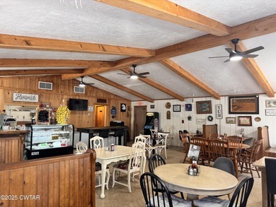 Commercial building, and Great business opportunity! Former ice - photo 6