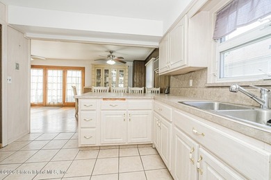 Custom two family detached home located in the exclusive - photo 7