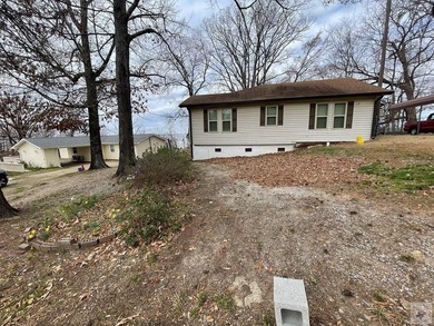 Enjoy lakeside living in this charming two-bedroom, one-bath - photo 2